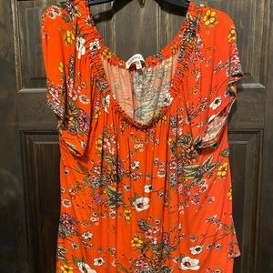 🌼Cute off the shoulder shirt🌼